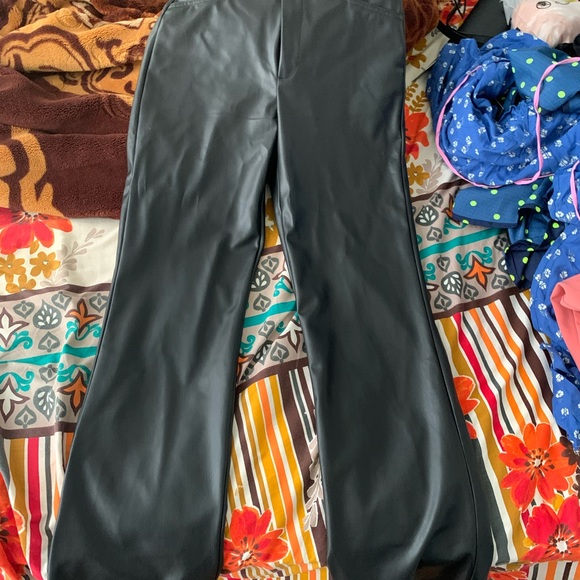 ZARA BLACK LEATHER PANTS STRAIGHT CUR SIZE MEDIUM GREAT CONDITION - Picture 2 of 4